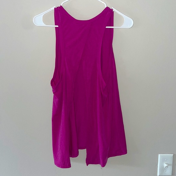 Like NEW GapFit Top! Open back - Picture 2 of 3